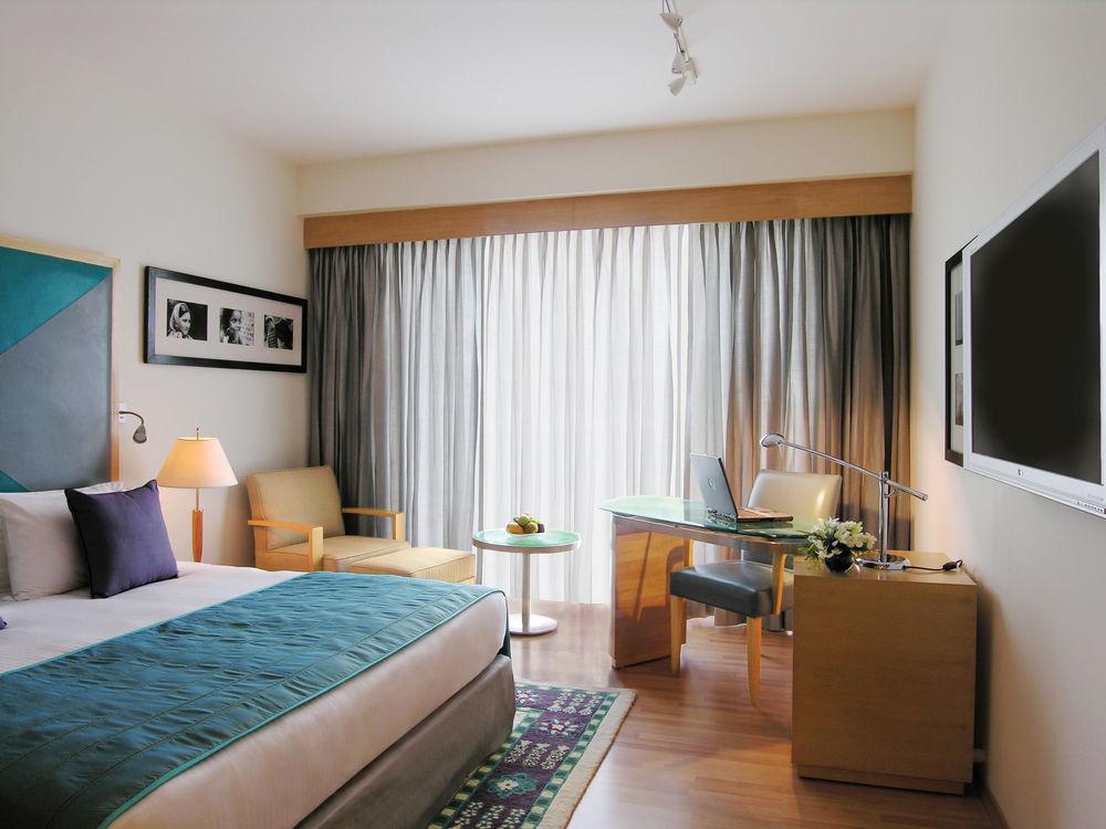 Taj Chandīgarh Dış mekan fotoğraf A room at the Taj Bengal