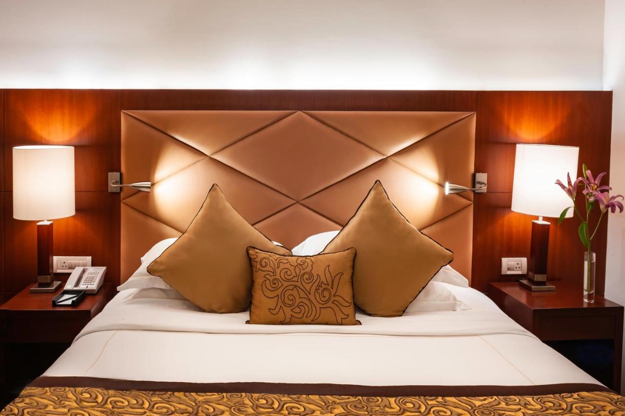 Taj Chandīgarh Dış mekan fotoğraf A bedroom at the Taj Bengal